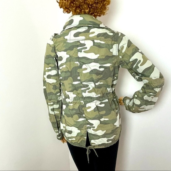 American Eagle Camo Jacket – Zip/Snap Closure, Hood, Small Petite - Picture 8 of 14